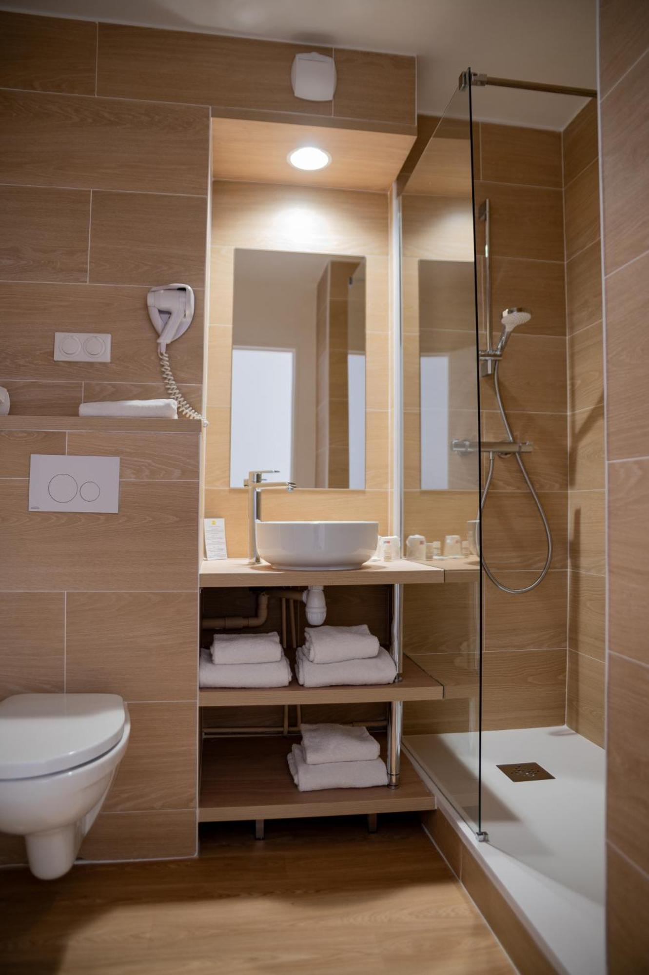 Aux Lys De Chablis Hotel ภายนอก รูปภาพ