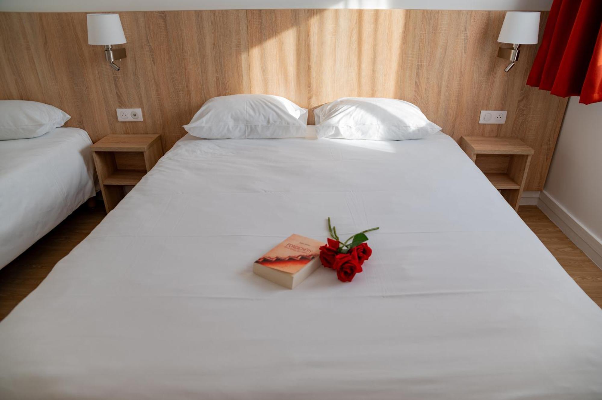 Aux Lys De Chablis Hotel ภายนอก รูปภาพ